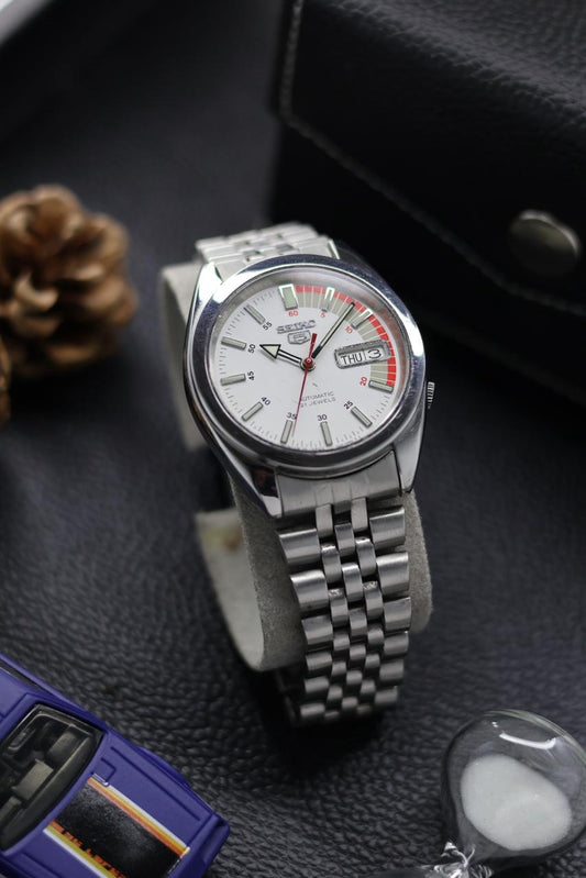 (Super Rare) Seiko 5 White Racing Dial with Glass Back - Automatic Vintage Watch (Pre Owned) - SE600