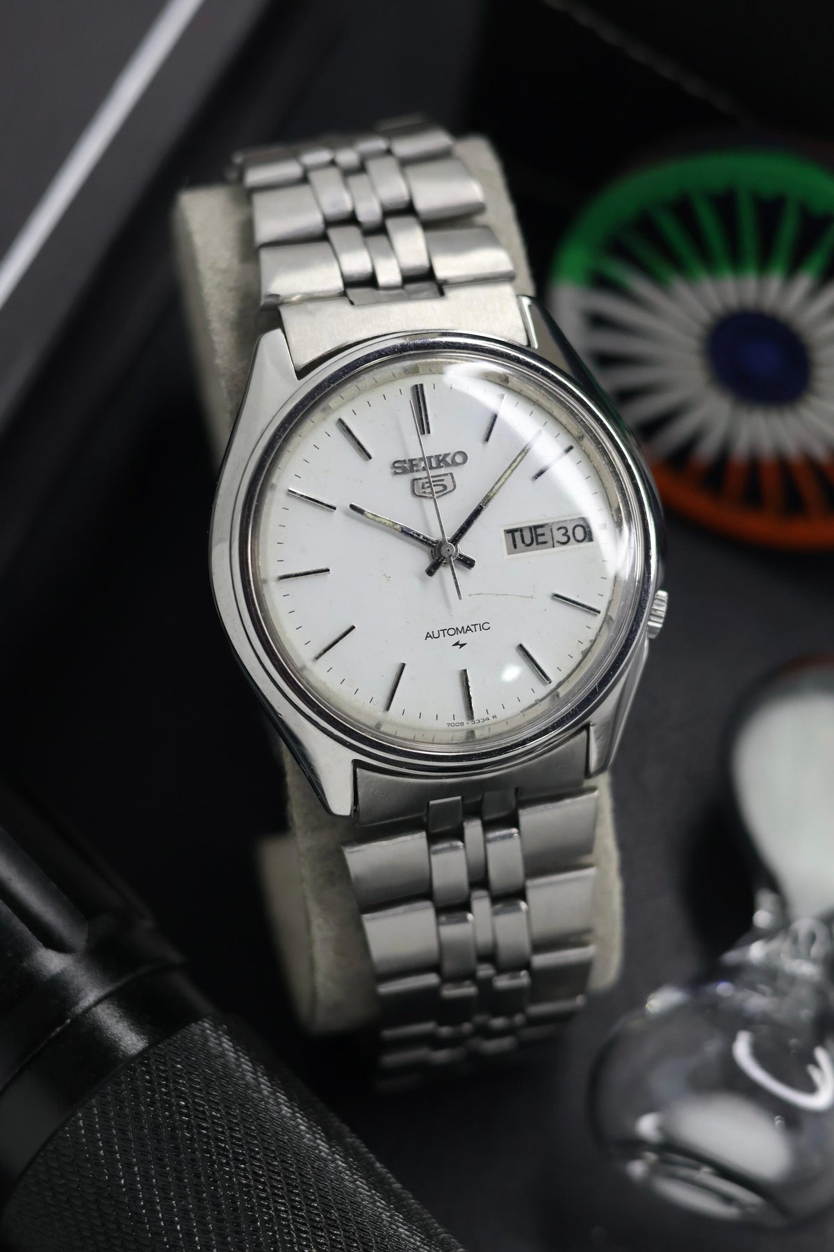 (Super Rare) 1984 Seiko 5 White Dial - Automatic Vintage Watch (Pre Owned) - SE714