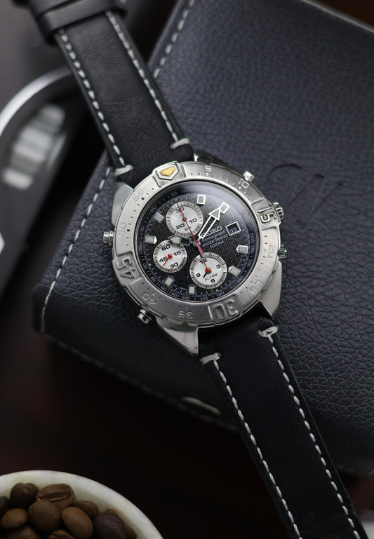 (Super Rare) Seiko Chronograph 100M Black Dial with Rotating Bezel (Pre Owned) - A331