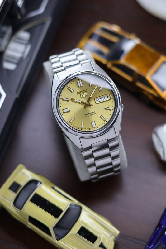 (Super Rare) Seiko 5 SNXS81 Gold Sunray Dial with Glass Back - Automatic Vintage Watch (Pre Owned) - SE490