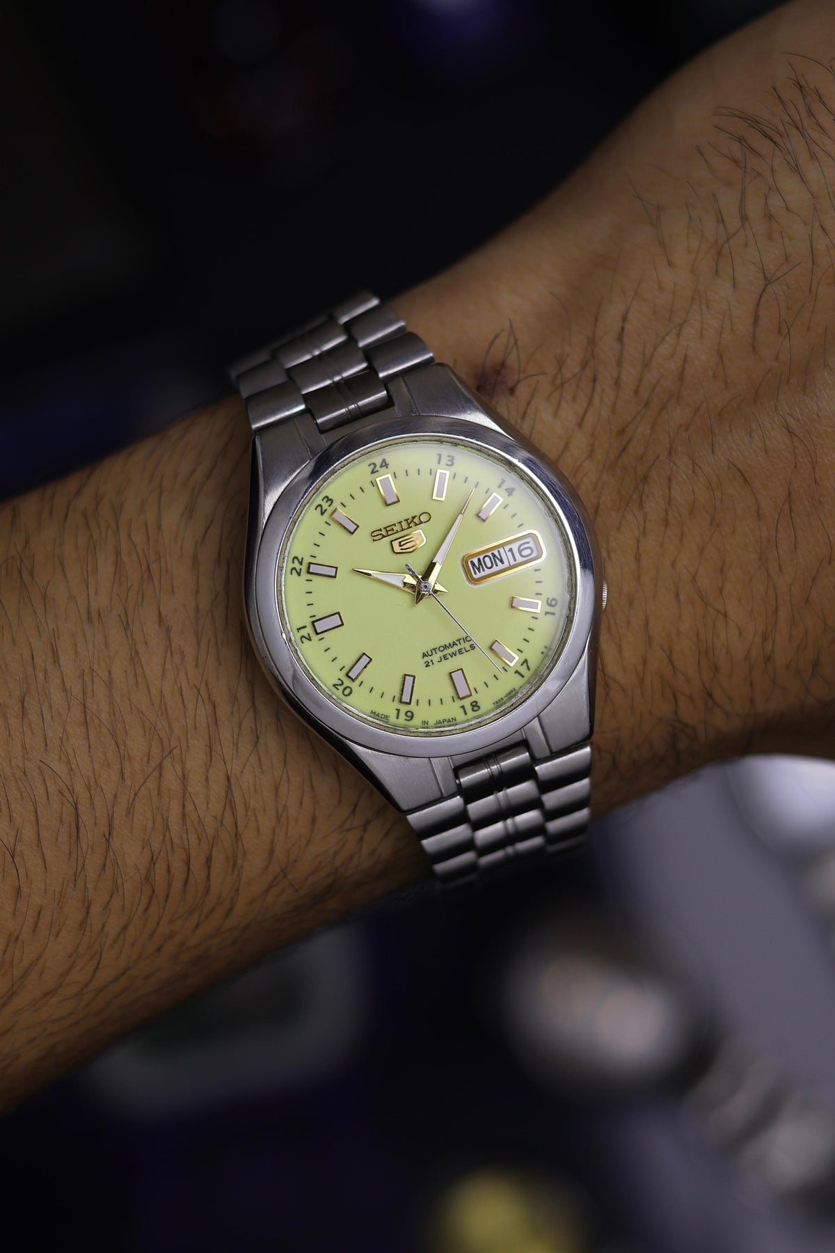 (Super Rare) Seiko 5 Lume Dial with Glass Back - Automatic Vintage Watch (Pre Owned) - SE707