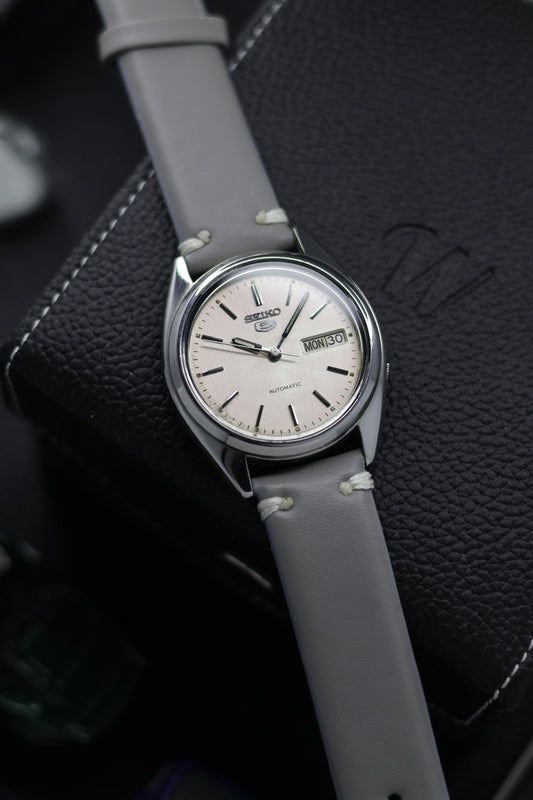 (Super Rare) 1987 Seiko 5 Silver Patina Dial - Automatic Vintage Watch (Pre Owned) - SE608