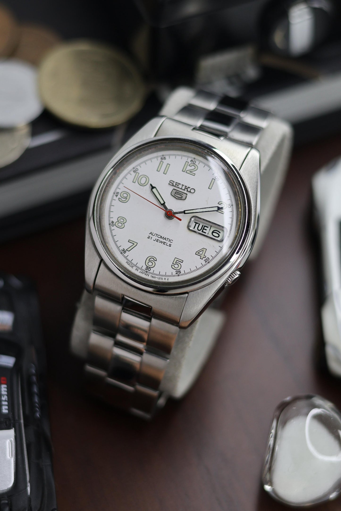 Seiko 5 White Field Dial with Glass Back - Automatic Vintage Watch (Pre Owned) - SE520