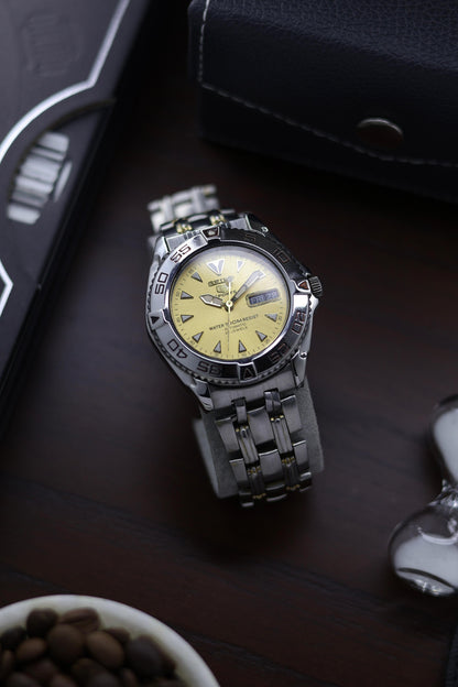 (Super Rare) Seiko 5 Diver Yellow Dial with Glass Back - Automatic Vintage Watch (Pre Owned) - A303