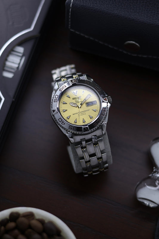(Super Rare) Seiko 5 Diver Yellow Dial with Glass Back - Automatic Vintage Watch (Pre Owned) - A303
