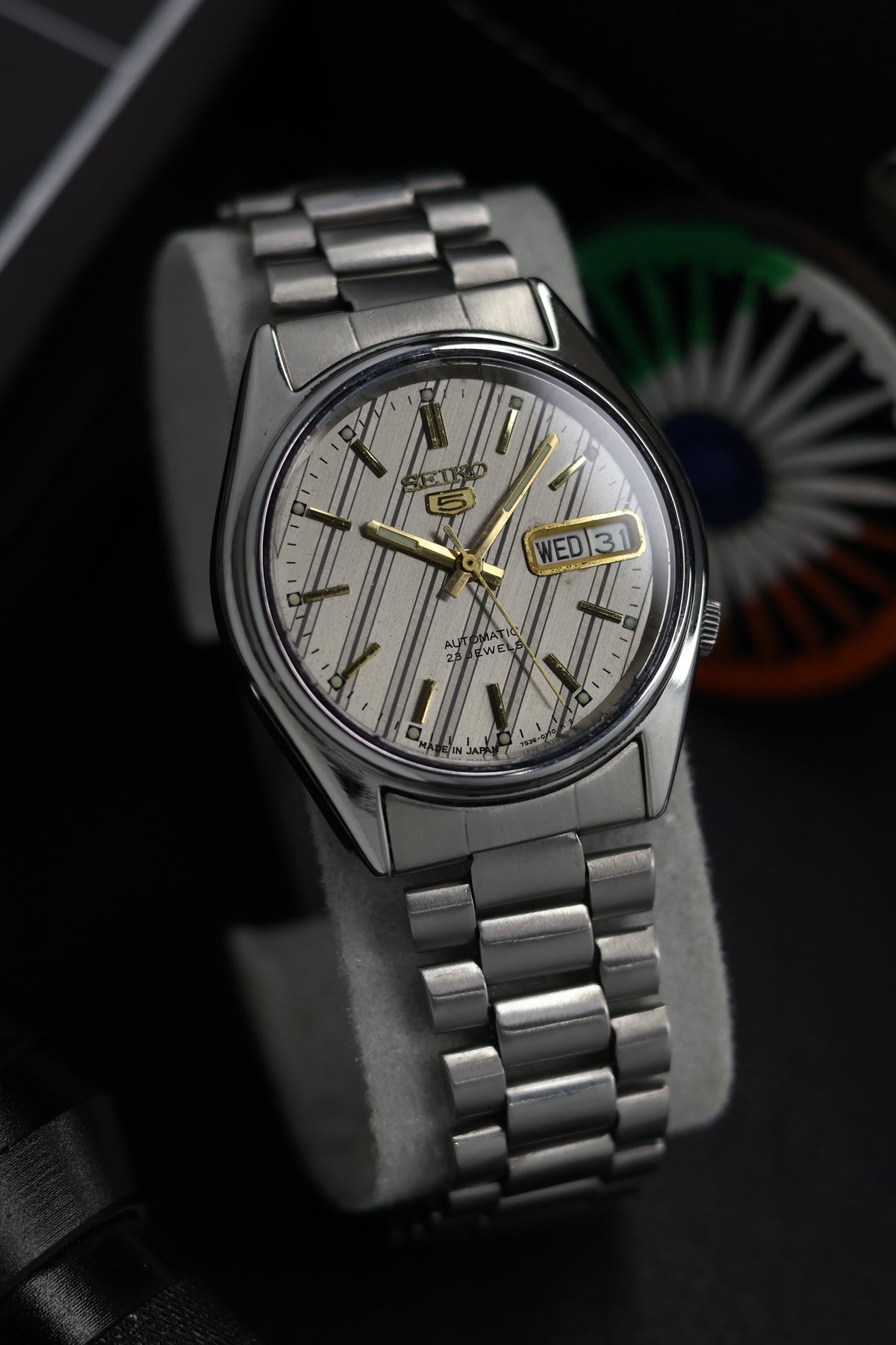 (Super Rare) 1997 Seiko 5 Silver Motif Dial - Automatic Vintage Watch (Pre Owned) - SE741