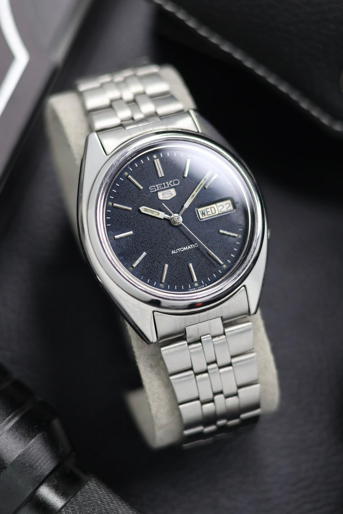 (Super Rare) 1988 Seiko 5 Navy Blue Dial - Automatic Vintage Watch (Pre Owned) - SE565