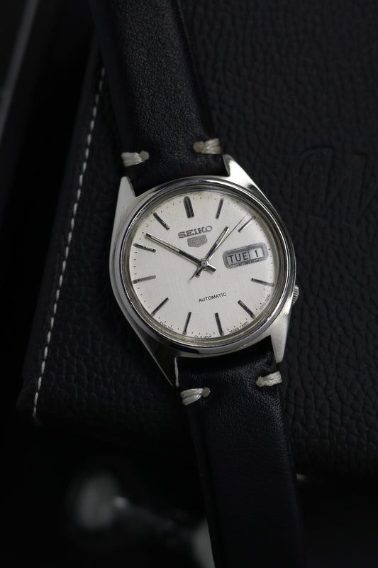 (Super Rare) 1982 Seiko 5 White Dial - Automatic Vintage Watch (Pre Owned) - SE775