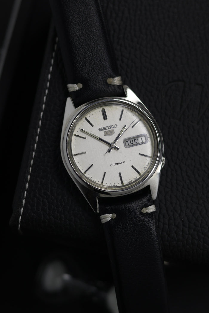(Super Rare) 1982 Seiko 5 White Dial - Automatic Vintage Watch (Pre Owned) - SE775