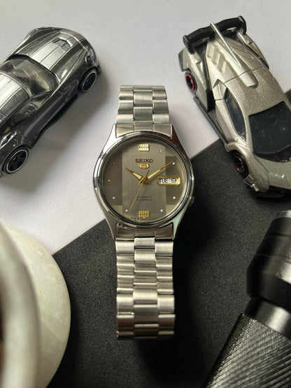 1999 Seiko 5 Silver Patterned Dial (Pre Owned)