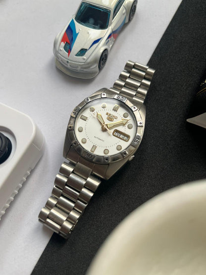 Seiko 5 - White Dial with Fixed Diver Bezel (Pre Owned)