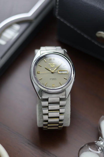 1986 Seiko 5 Grey Dial - Automatic Vintage Watch (Pre Owned) - A370
