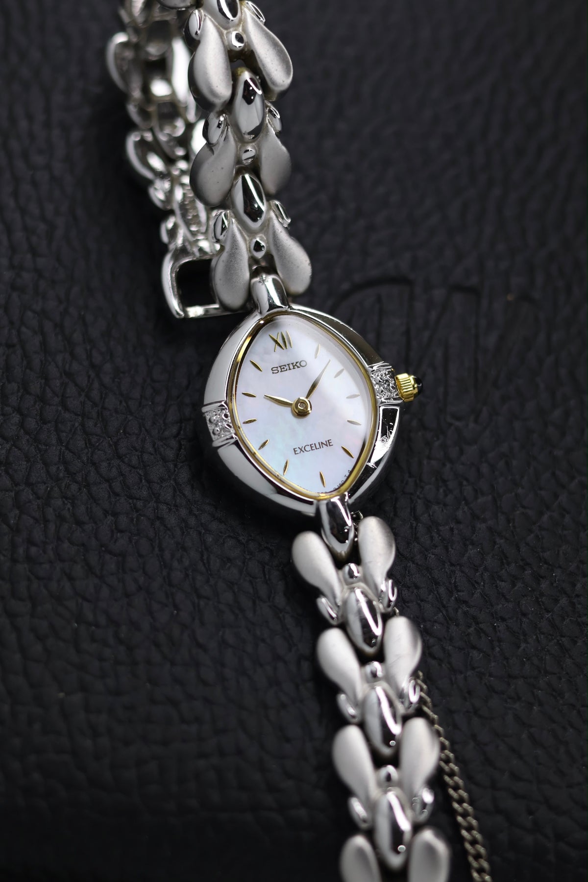 (JDM - ULTRA Rare) 1991 Seiko EXCELINE Ladies Mother of Pearl Dial - Japanese Vintage Watch (Pre Owned) - SE807