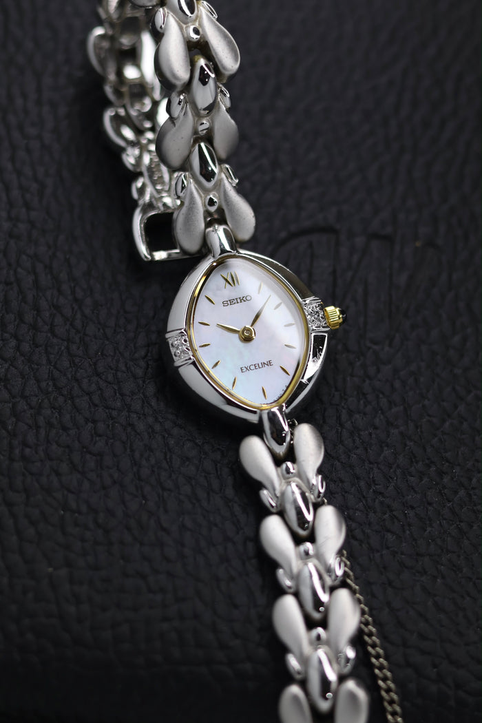 (JDM - ULTRA Rare) 1991 Seiko EXCELINE Ladies Mother of Pearl Dial - Japanese Vintage Watch (Pre Owned) - SE807
