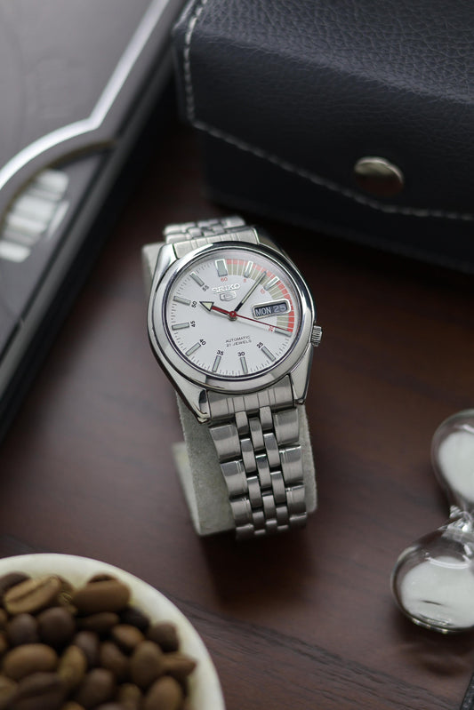 Seiko 5 White Racing Dial with Glass Back - Automatic Vintage Watch (Pre Owned) - A389