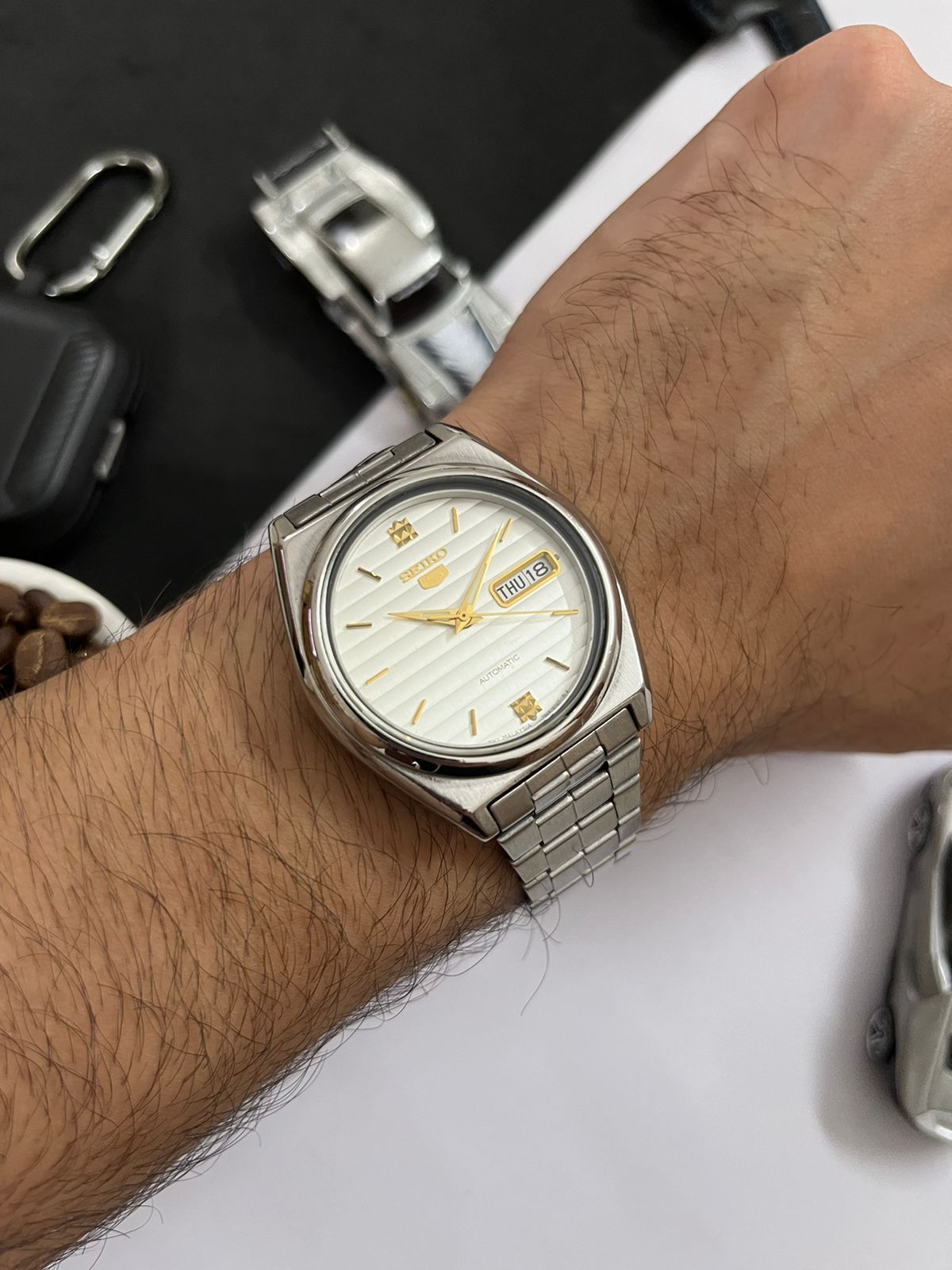 Seiko 5 White Lined Dial with Glass Back (Pre Owned)