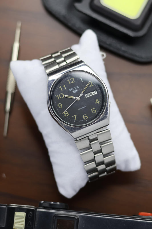 1982 Seiko 5 Navy Blue Field Dial (Pre Owned)