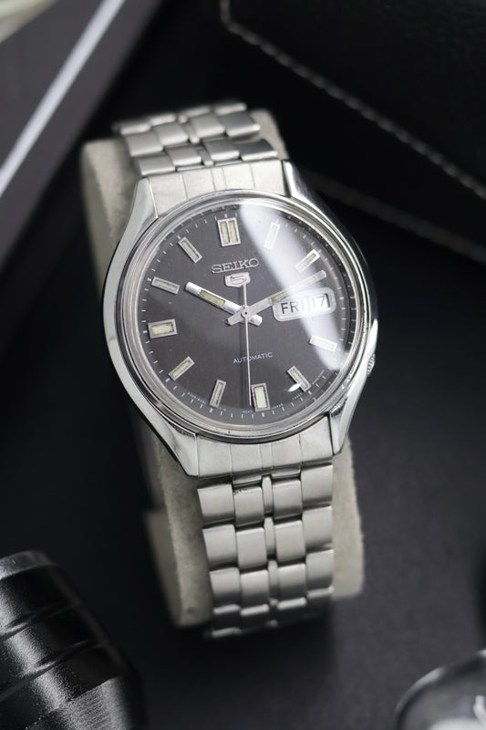 (Super Rare) 1980 Seiko 5 Dark Grey Sunray Dial - Automatic Vintage Watch (Pre Owned) - SE727