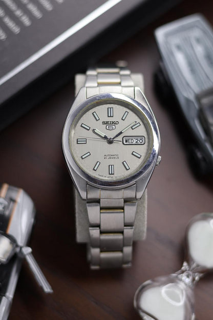 Seiko 5 Grey Dial with Glass Back - Automatic Vintage Watch (Pre Owned) - SE551