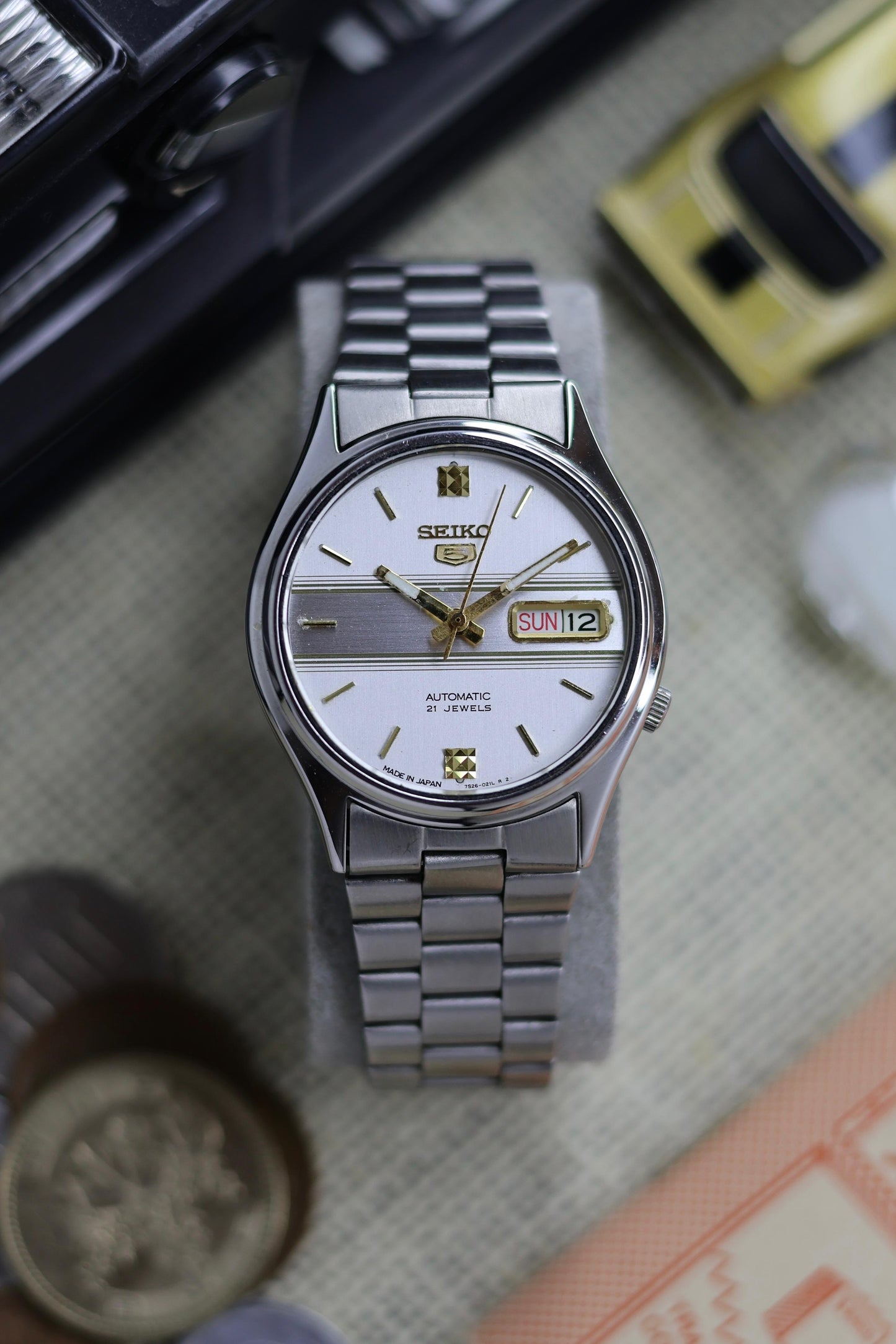 Seiko 5 SNXJ79 Silver Motif Dial with Glass Back - Automatic Vintage Watch (Pre Owned) - SE502