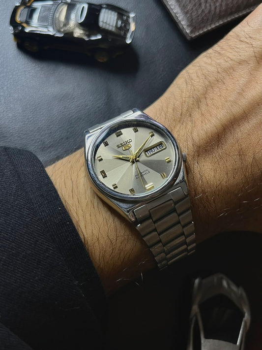 1976 Seiko 5 Silver Sunray Dial (Pre Owned)