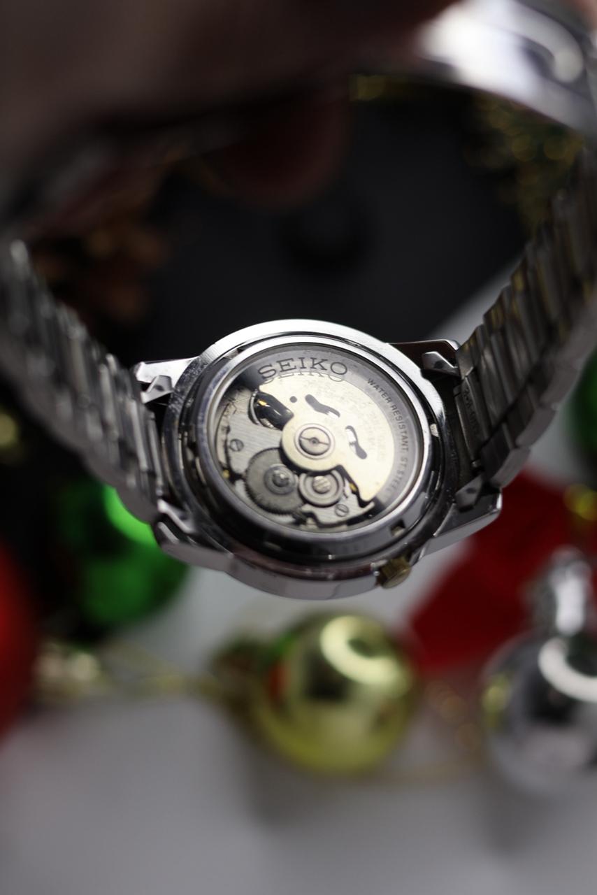 (Super Rare) Seiko 5 Black Field Dial with Glass Back - Automatic Vintage Watch (Pre Owned) - SE527