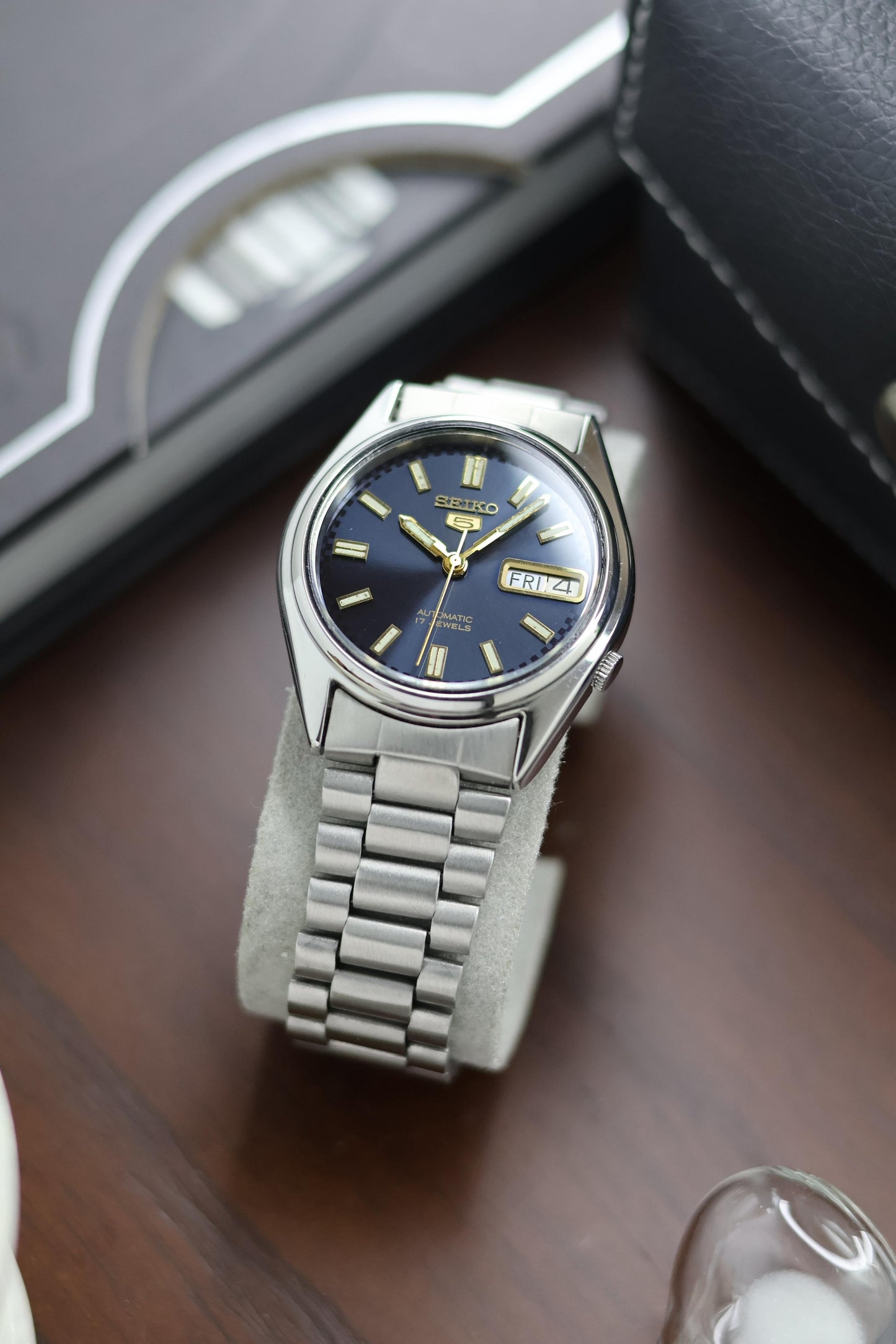 (Super Rare) 1984 Seiko 5 Blue Sunray Dial - Automatic Vintage Watch (Pre Owned) - A254