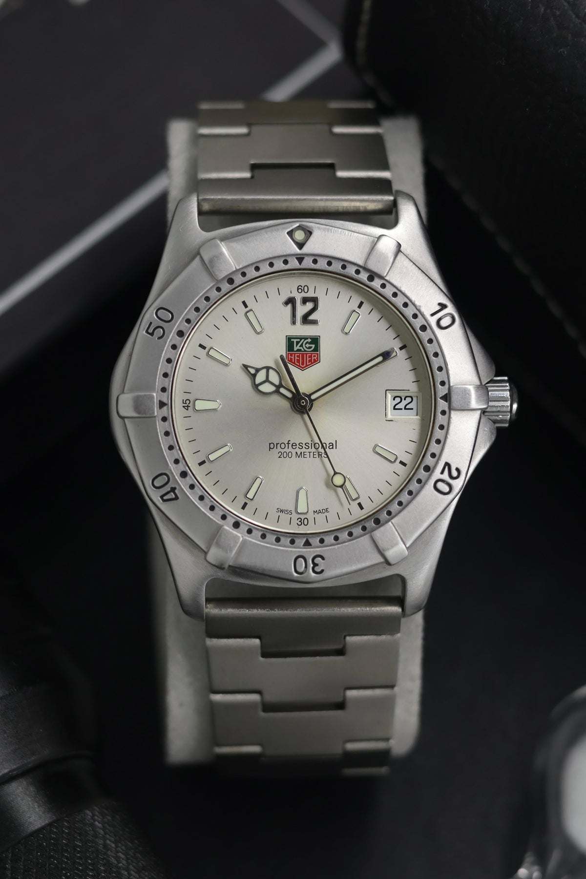 (Extremely Rare) TAG HEUER Professional 2000 Diver Silver Sunray with Mercedes Hands - Swiss Vintage Watch (Pre Owned) - SE801