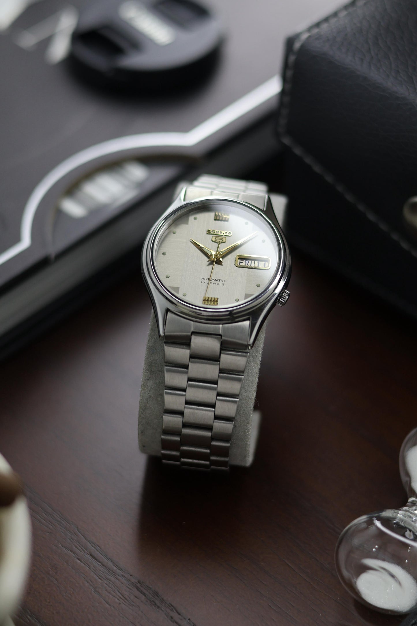 1983 Seiko 5 Silver Motif Dial - Automatic Vintage Watch (Pre Owned) - A248