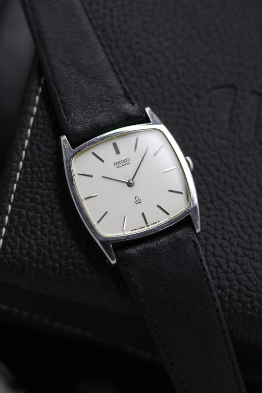(JDM - Extremely Rare) 1979 Seiko CHARIOT Tank White Dial - Quartz Vintage Watch (Pre Owned) - SE652