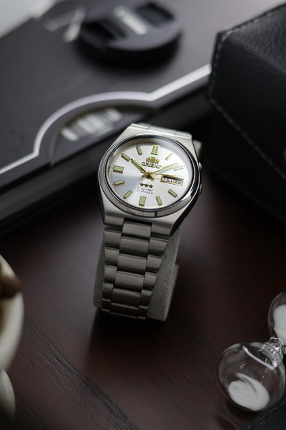 Orient Tri-Star Crystal Silver Sunray Dial - Automatic Vintage Watch (Pre Owned) - A273