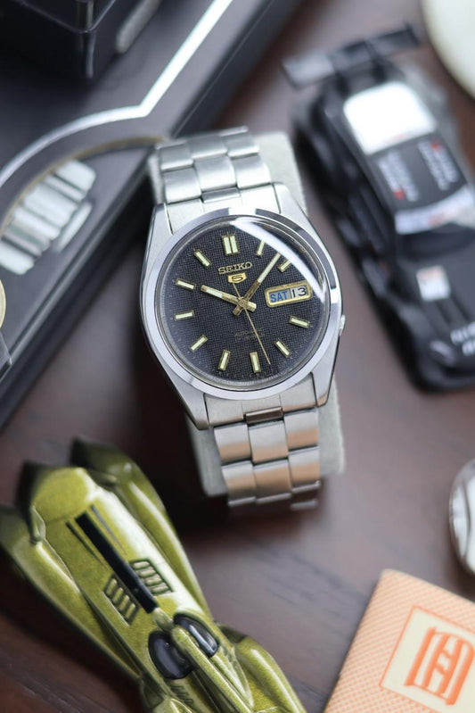 (Super Rare) 1987 Seiko 5 Black Waffle Dial - Automatic Vintage Watch (Pre Owned) - SE537