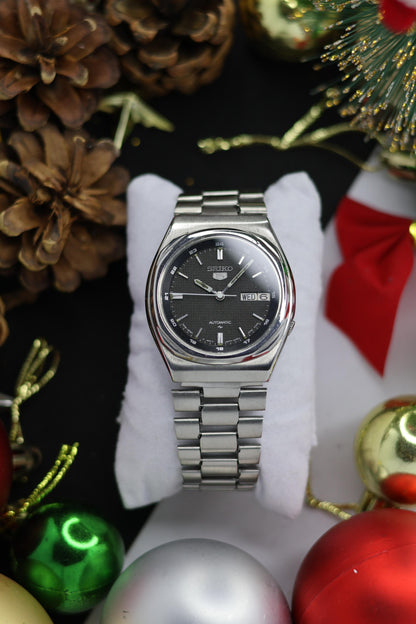 1981 Seiko 5 Black Dial (Pre Owned)