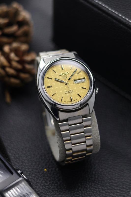 (Super Rare) 1990 Seiko 5 Gold Graph Dial - Automatic Vintage Watch (Pre Owned) - SE618