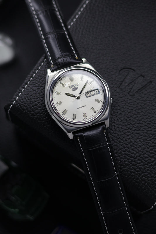 1988 Seiko 5 White Patina Dial - Automatic Vintage Watch (Pre Owned) - SE565