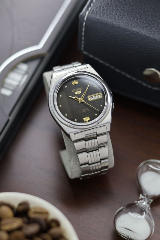 Seiko 5 Black Motif Dial with Glass Back - Automatic Vintage Watch (Pre Owned) - SE446