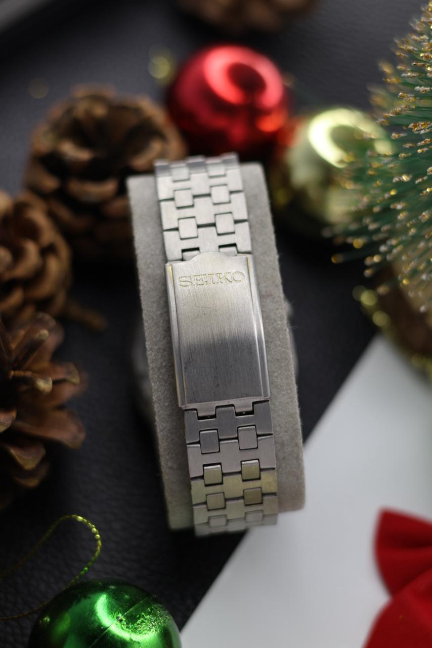 (Super Rare) 1981 Seiko 5 Silver Hex Dial - Automatic Vintage Watch (Pre Owned) - SE522