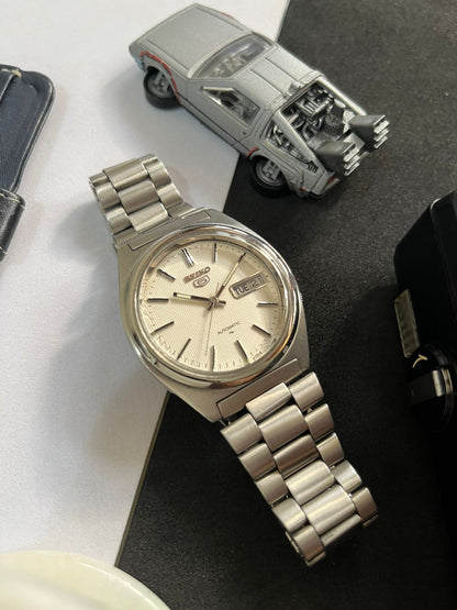 1983 Seiko 5 Textured White Dial (Pre Owned)