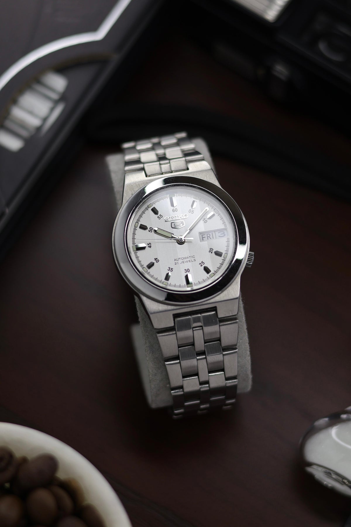 (Super Rare) Seiko 5 Silver Motif Dial with Glass Back - Automatic Vintage Watch (Pre Owned) - A236