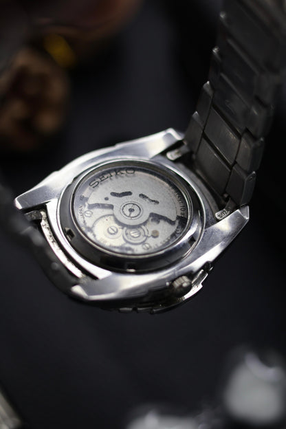 (Super Rare) Seiko 5 SPORTS 44mm 100M WR Black Dial with Glass Back & Rotating Compass Bezel - Automatic Vintage Watch (Pre Owned) - SE647