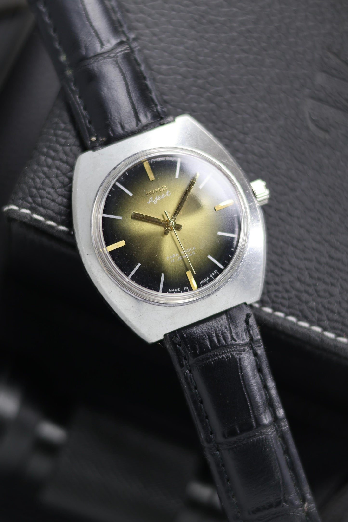 (Super Rare) Vintage HMT Ajeet Gradient Dial - in Original Condition - Mechanical Hand Winding Watch (Pre Owned) - SE647