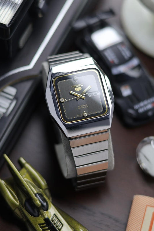(Super Rare) 1983 Seiko 5 Black TV Dial - Automatic Vintage Watch (Pre Owned) - SE540