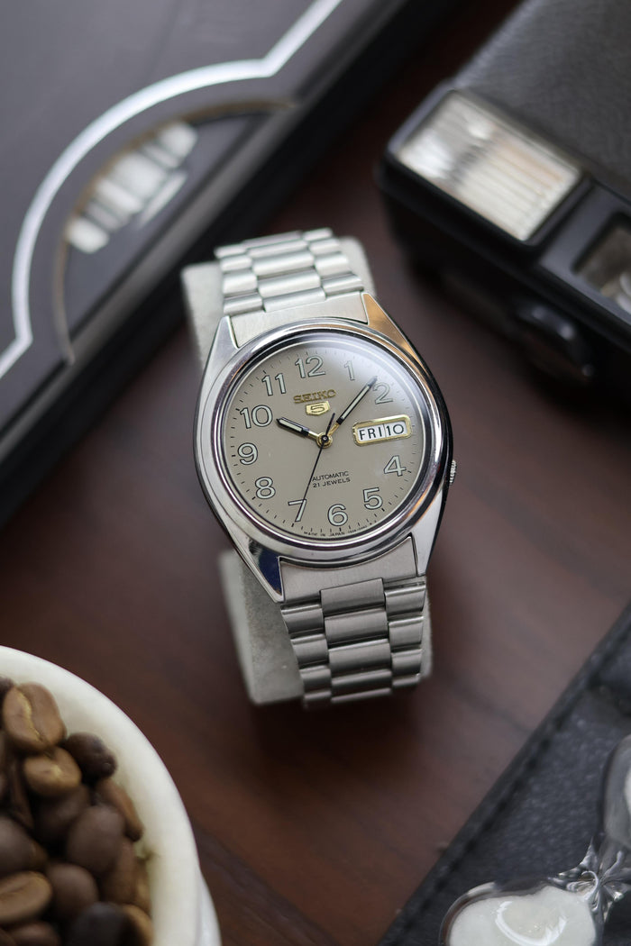 Seiko 5 Grey Field Dial with Glass Back - Automatic Vintage Watch (Pre Owned) - A162