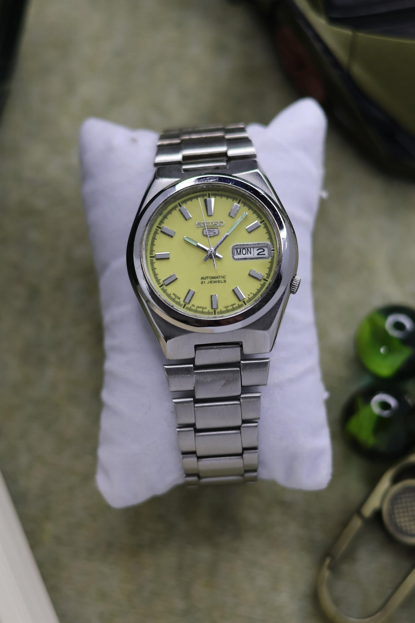 (Super Rare) Seiko 5 Lume Dial with Glass Back - Automatic Watch (Pre Owned)