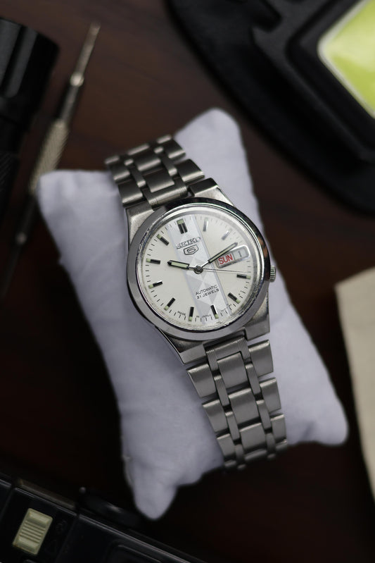 Seiko 5 White Motif Dial with Glass Back (Pre Owned)