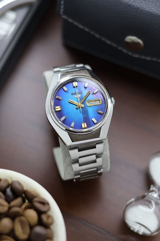 (Super Rare) 1977 Seiko 5 Blue Prism Dial - Automatic Vintage Watch (Pre Owned) - SE335