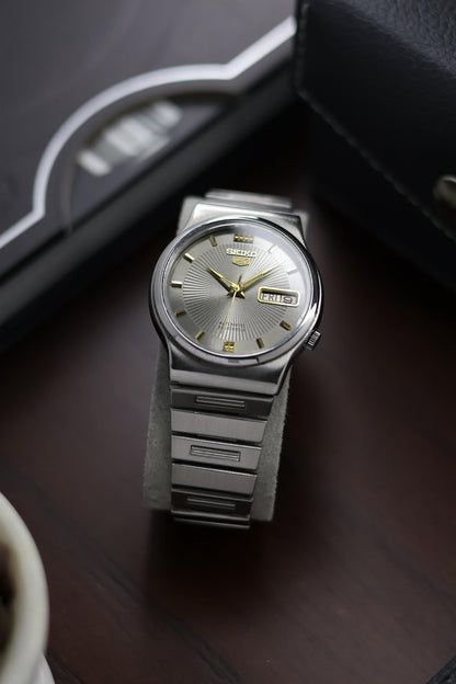 1985 Seiko 5 Silver Sunray Dial - Automatic Vintage Watch (Pre Owned) - A386