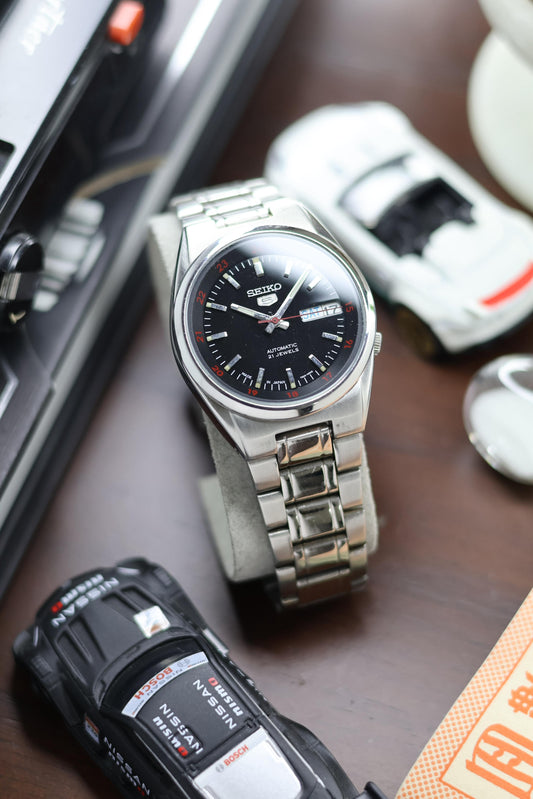 Seiko 5 SNK569 Railway Time Black Dial with Glass Back - Automatic Vintage Watch (Pre Owned) - SE514