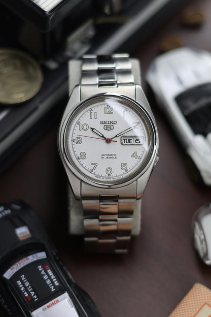 Seiko 5 White Field Dial with Glass Back - Automatic Vintage Watch (Pre Owned) - SE520