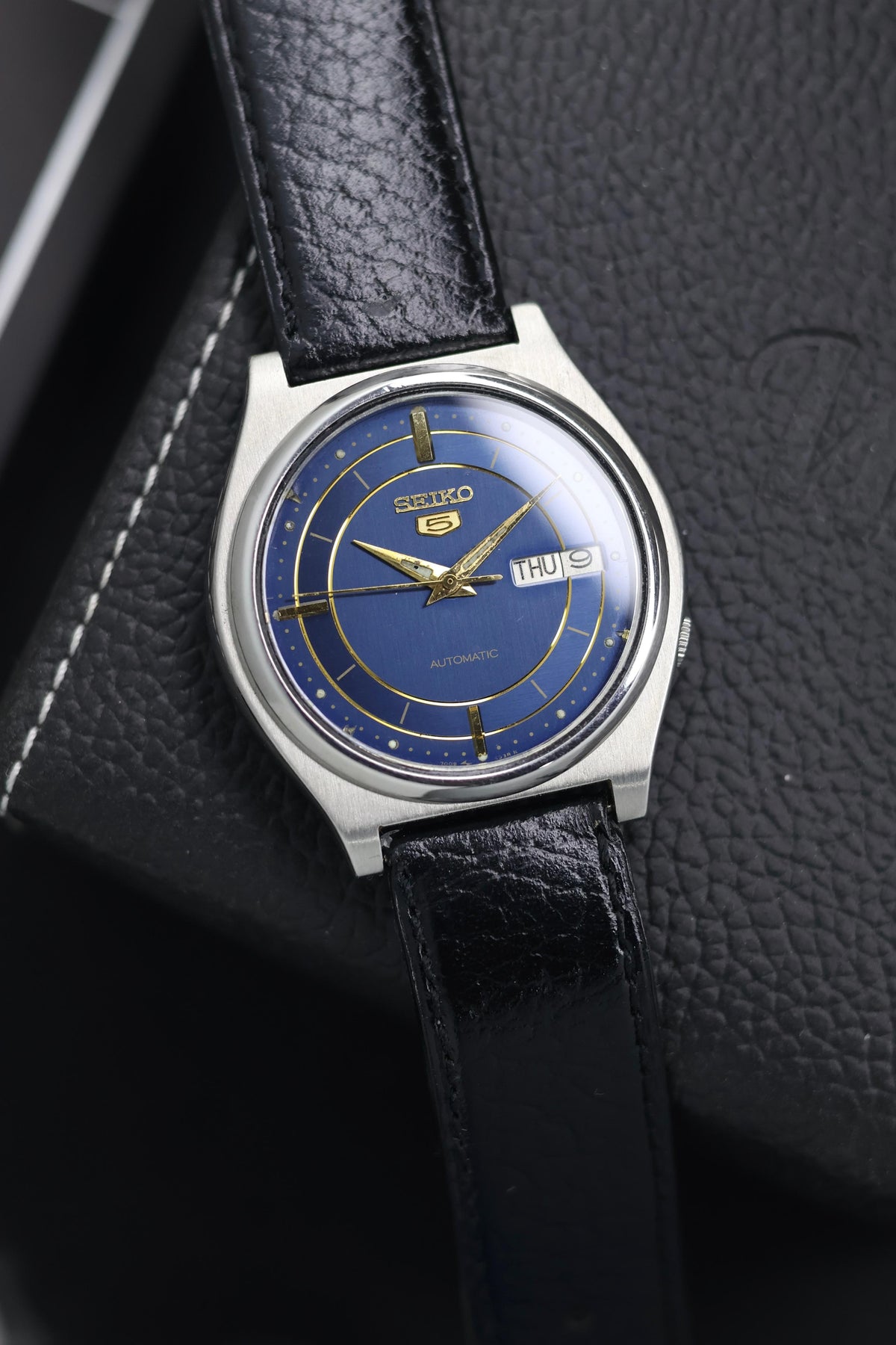 (Super Rare) 1982 Seiko 5 Blue Motif Dial - Automatic Vintage Watch (Pre Owned) - SE798